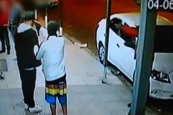 Filho é morto na frente do pai durante assalto