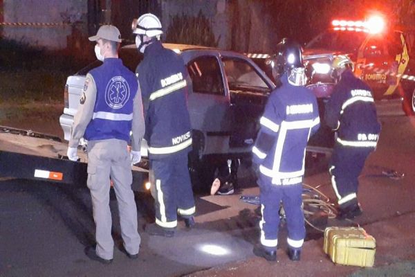 Imagem referente a notícia: Jovem morre e outra fica gravemente ferida após colisão de trânsito no Bairro Canada