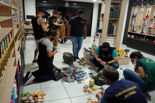 Operação integrada fecha estabelecimentos e cinco pessoas são detidas