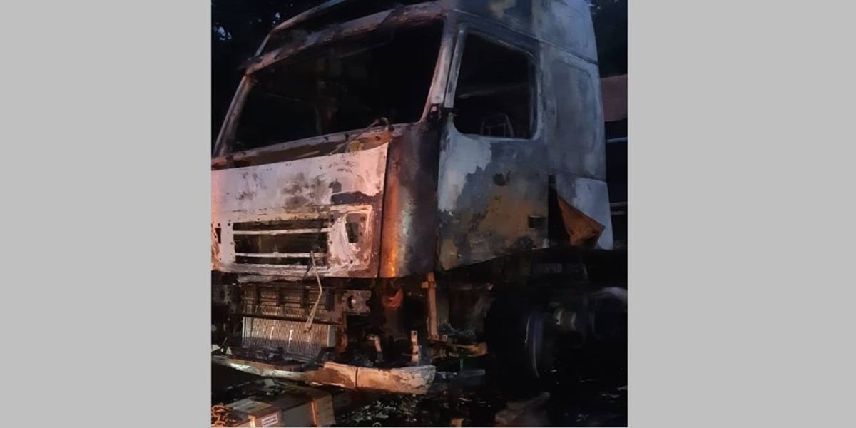PRF atende caminhão em chamas na BR 373, em Imbituva