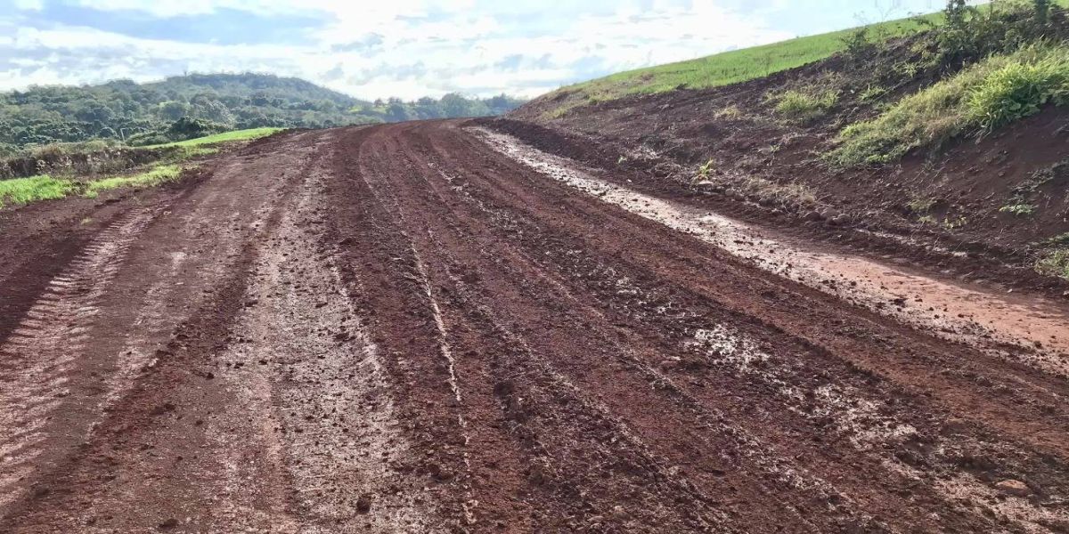 Linha Geni: moradores reclamam de falta de asfalto