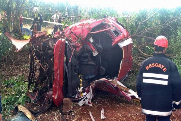 Duas pessoas morreram após carro capotar na BR-369 entre Cascavel e Corbélia