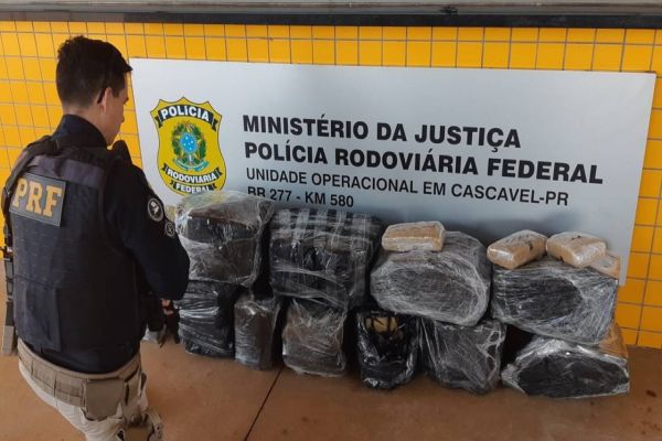 Imagem referente a notícia: PRF apreende 159 quilos de maconha com menor de idade em Cascavel (PR)