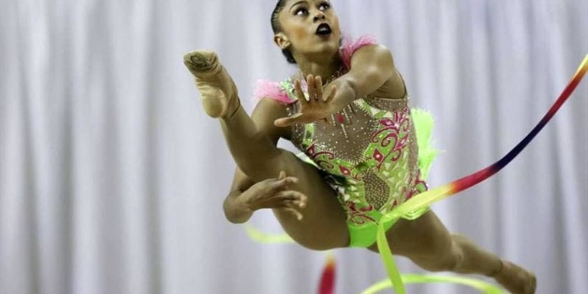 Para manter os sonhos vivos, meninas da ginásticas rítmica de Cascavel estão vendendo rifas