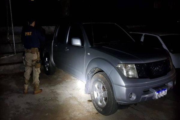 Caminhonete roubada em Santa Catarina é recuperada pela PRF na BR-277