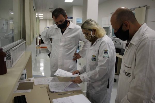 Professores da UTFPR de Toledo conhecem Laboratório Central de Cascavel