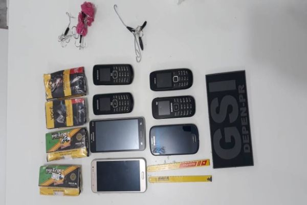Agentes penais apreendem kit cadeia com sete celulares em Cascavel