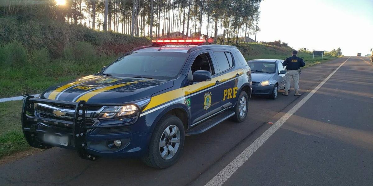 Operação Flagellum: PRF apreende veículo carregado com maconha em Tuneiras do Oeste