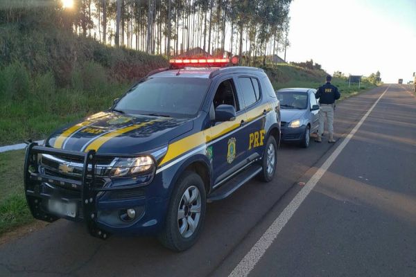 Operação Flagellum: PRF apreende veículo carregado com maconha em Tuneiras do Oeste
