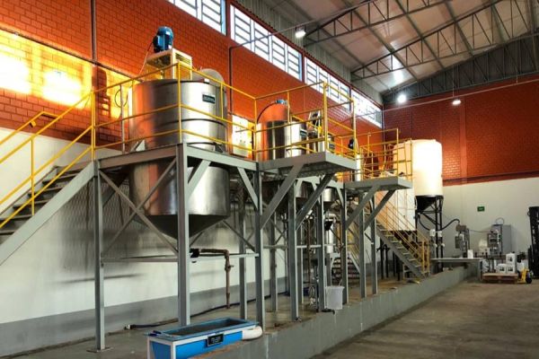 Nova indústria da Coopavel produz fertilizantes foliares