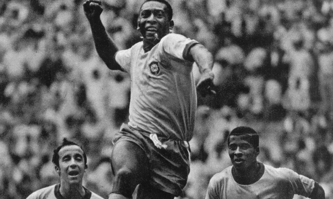 Foto relacionada a notícia: Há 50 anos, o Brasil encantava o mundo ao faturar o tricampeonato
