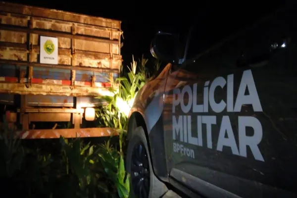 Foto relacionada a notícia: Operação Hórus: BPFron apreende cigarros e caminhão em entre Rios do Oeste