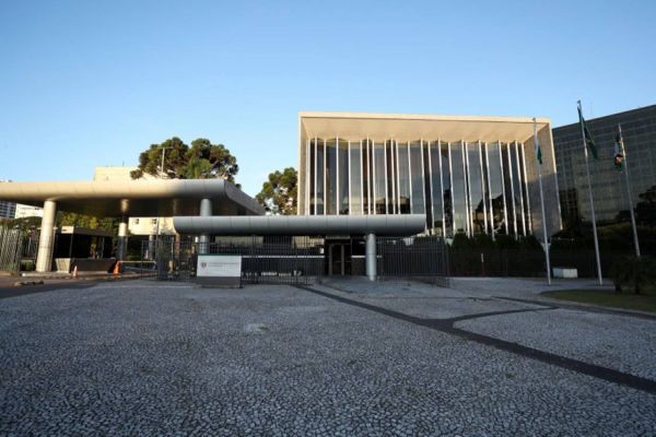 Deputados analisam projeto que limita em 50% a lotação em ônibus intermunicipais