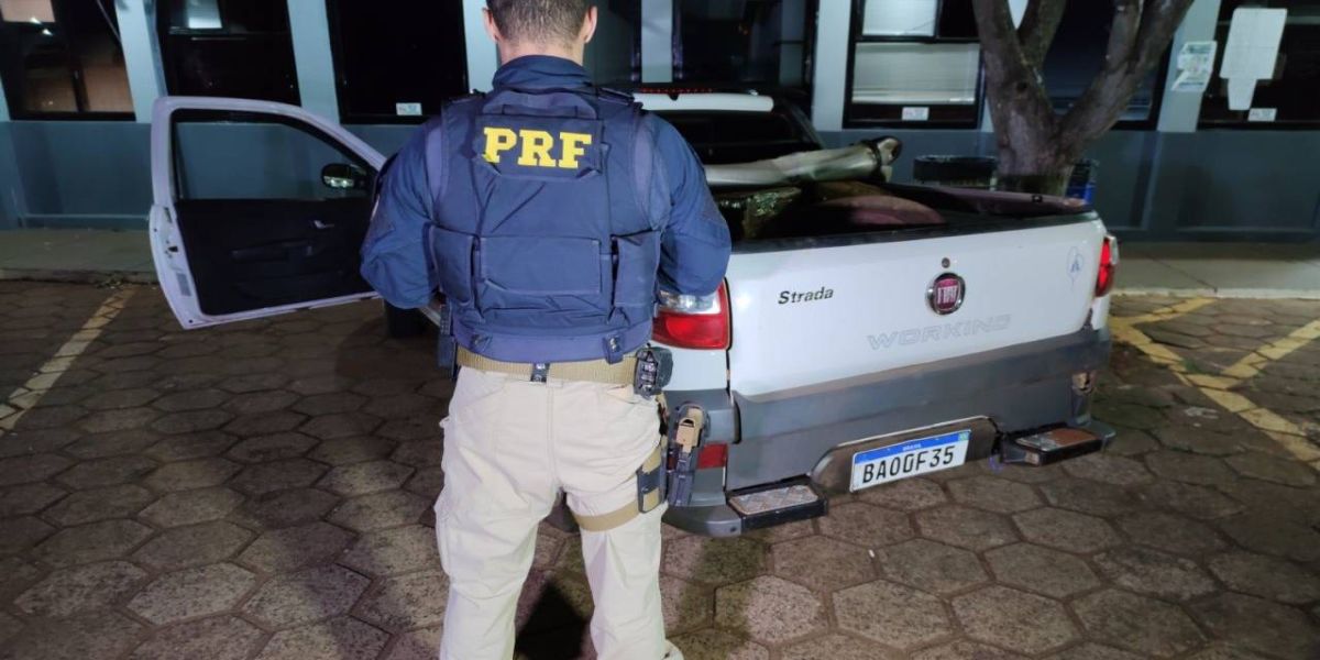 PRF Cascavel apreende veiculo com mais 490kg de maconha na BR-277