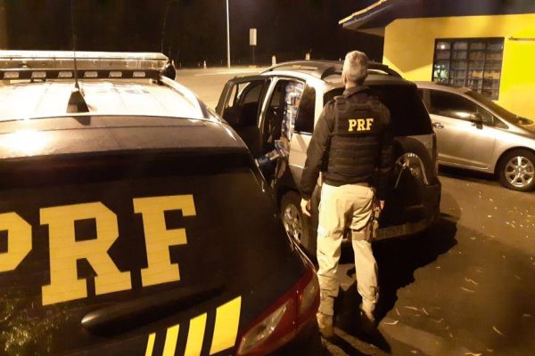 Operação Tamoio II:  PRF recupera carga roubada, prende assaltantes e apreende cigarros