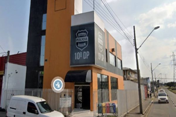 Desesperada, mãe procura delegacia para fazer BO contra a filha que não consegue arranjar marido