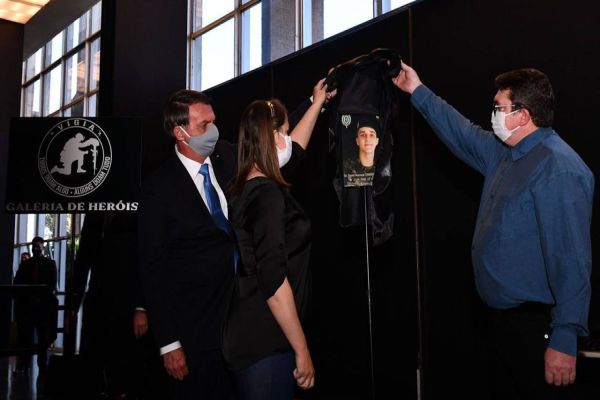 Bolsonaro inaugura Galeria de Heróis do Programa Vigia