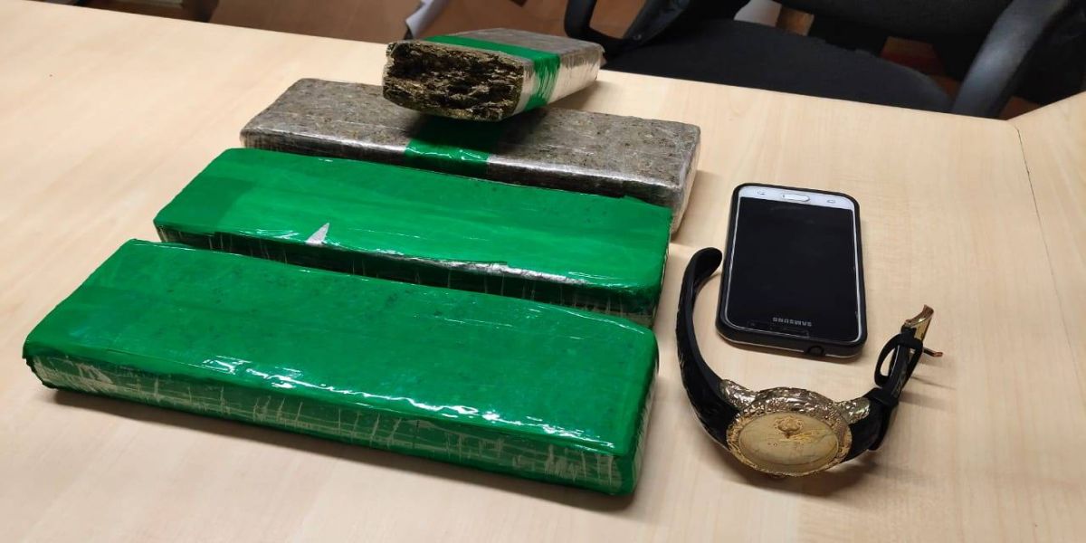 Homem tenta dispensar maconha, mas acaba preso pela PM em São José dos Pinhais, na RMC