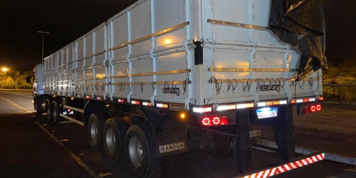 PRF e Exército Brasileiro apreendem R$ 2,250 milhões em cigarros contrabandeados em Guaíra