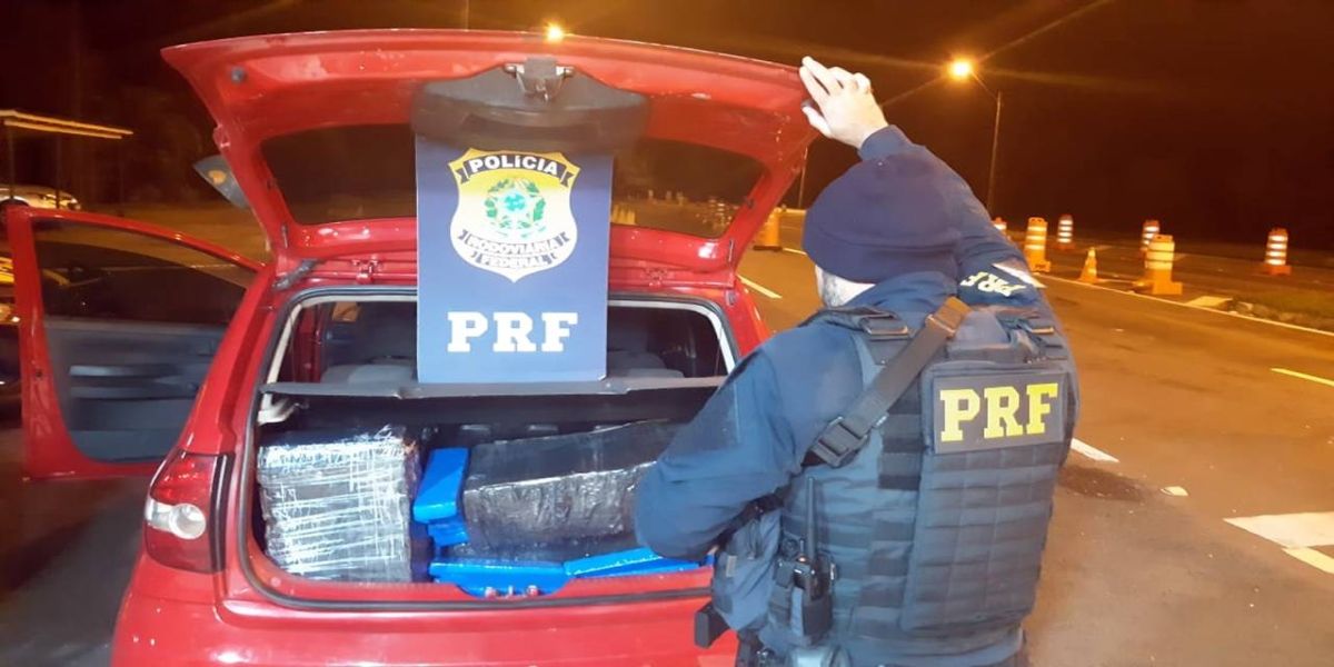 Durante a madrugada, PRF faz grande apreensão de maconha em Guarapuava