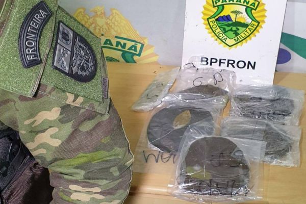 BPFron apreende 1,180 Kg de Haxixe presos em corpo de mulher