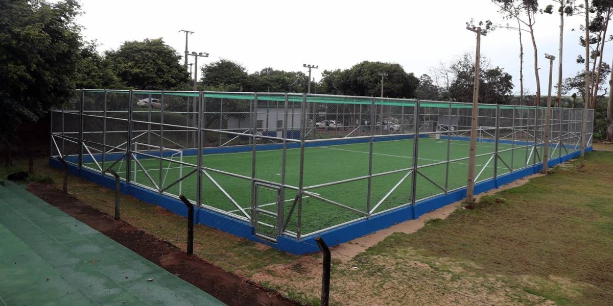 Quadra esportiva é entregue a moradores do bairro Santos Dumont