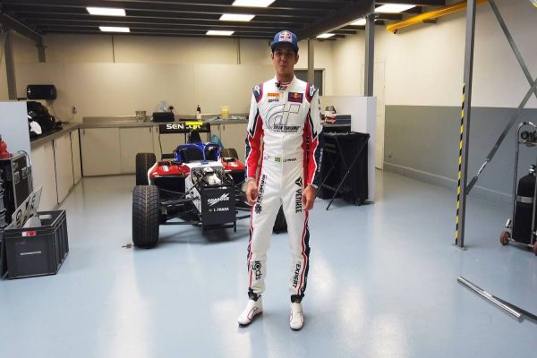 Igor Fraga fala da sede da equipe sobre estreia na F-3