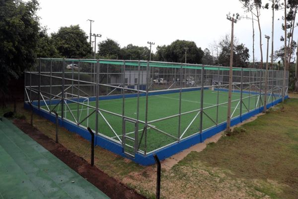 Quadra esportiva é entregue a moradores do bairro Santos Dumont