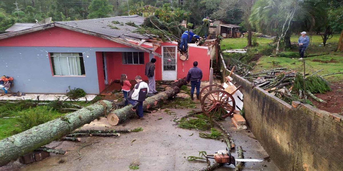 Temporal afetou 14.392 pessoas em 70 municípios do Paraná