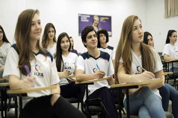 Estudantes da Rede de Ensino Alfa comemoram 1º lugar no Enem 2019