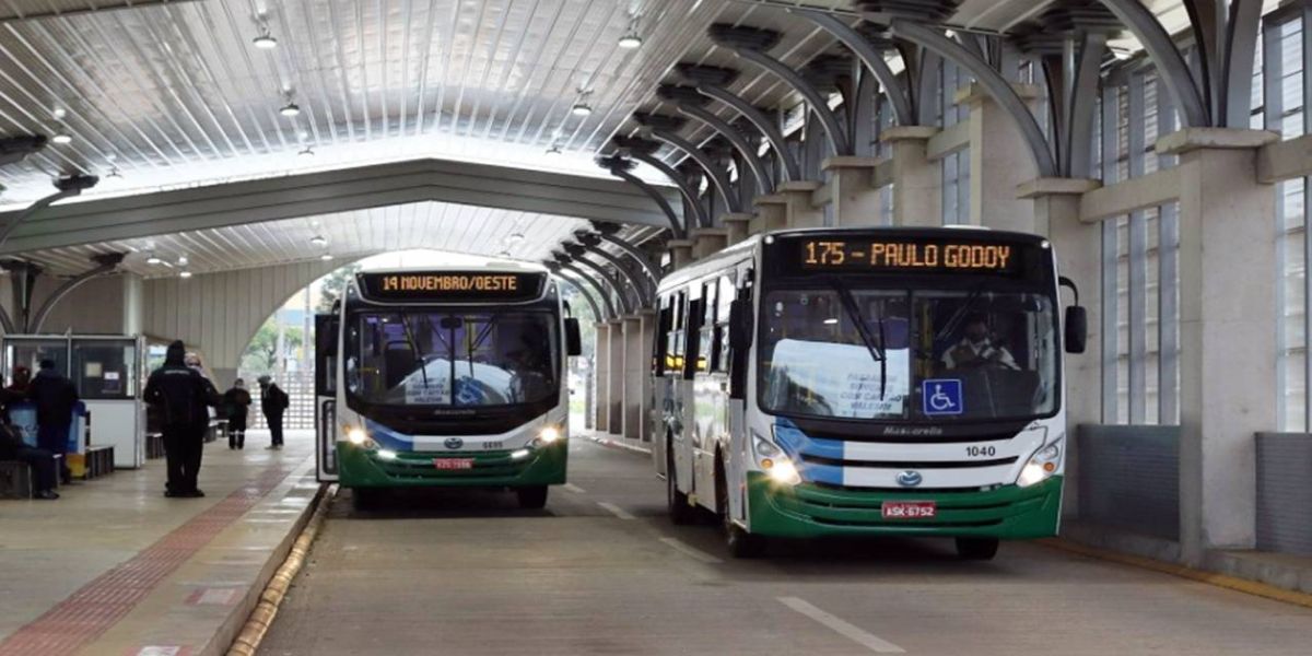 Transporte coletivo: ônibus circulam em horários de pico neste sábado (4) e não rodam no domingo (5)