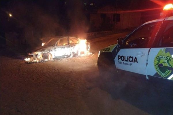 Incêndio em veículo assusta moradores de Três Barras do Paraná durante a madrugada