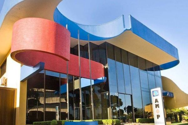 Amop reage contra o Secretário de Saúde do Paraná por notificação de prefeitos