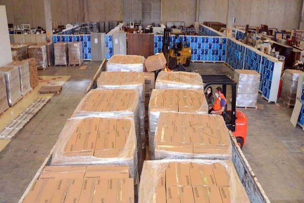 Governo entrega cestas básicas a catadores de materiais recicláveis