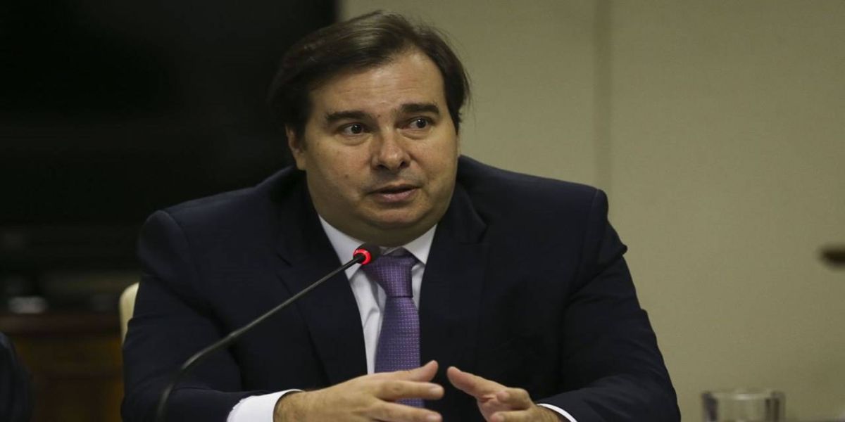 Rodrigo Maia defende importância de sindicatos