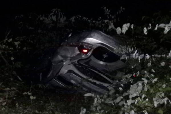 PRE: Ford Fusion capota em acidente de trânsito na PR-495 em Missal