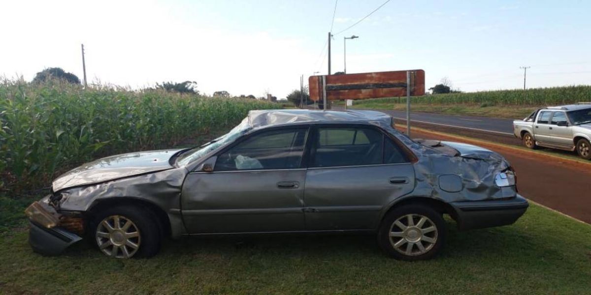 Jovem fica ferida após colidir veículo contra poste entre Entre Rios do Oeste a Pato Bragado