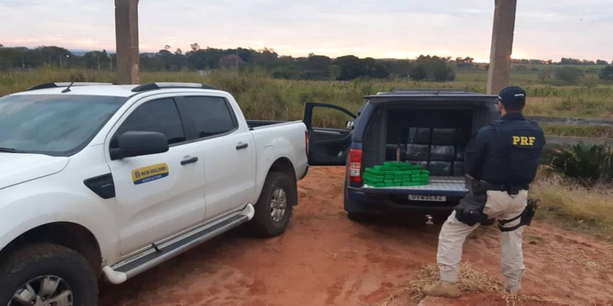 PRF apreende caminhonete roubada carregada com maconha no Noroeste do Paraná