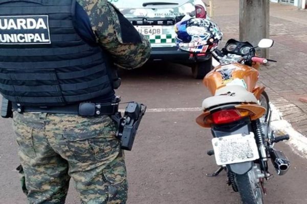 Guarda Municipal apreende motocicleta em ação no centro de Cascavel