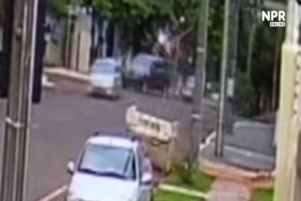 Câmera de monitoramento registra grave acidente de trânsito, que vitimou duas pessoas no Centro