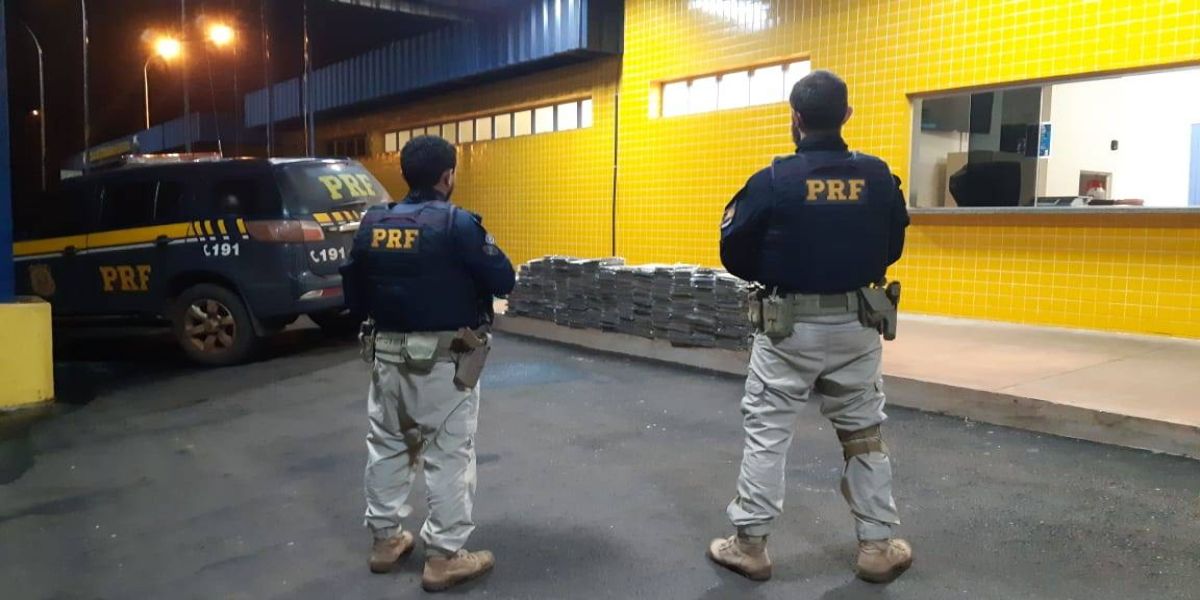PRF apreende cerca de 2 milhões de reais em drogas em Guaíra (PR)