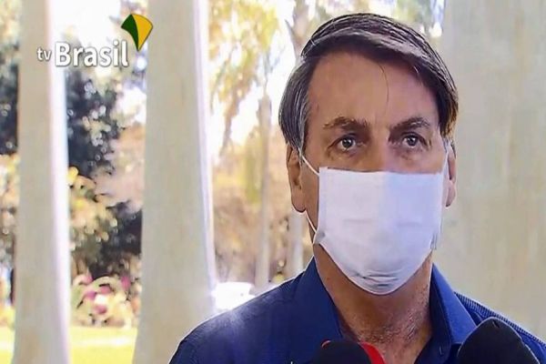 Presidente Jair Bolsonaro testa positivo para covid-19