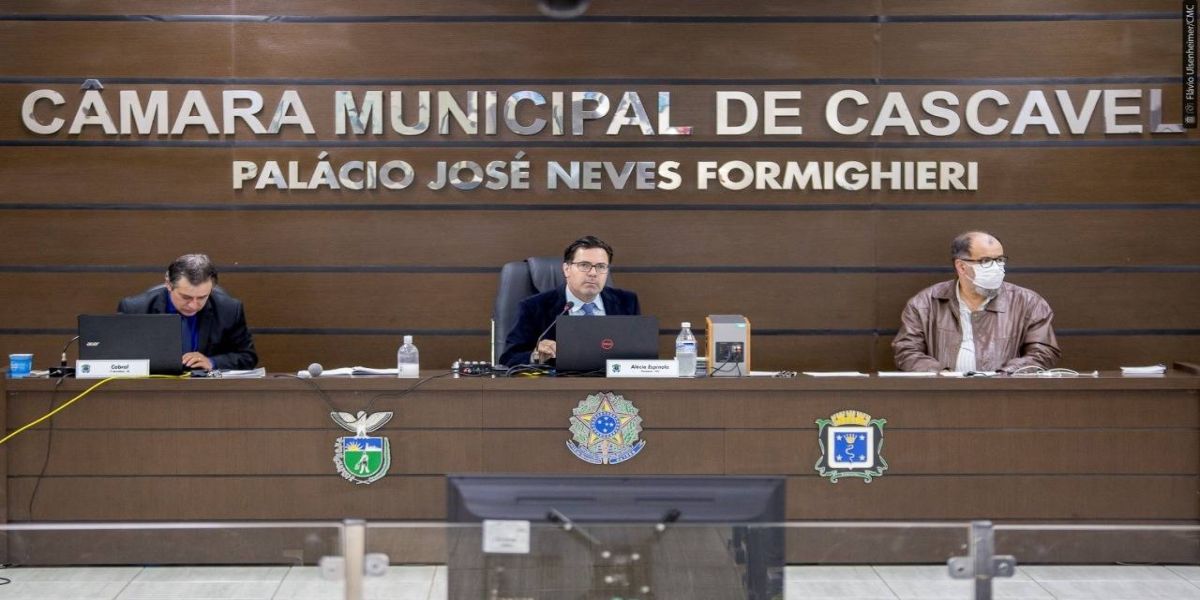 Vereadores adiam projeto que proíbe soltura de fogos com som alto