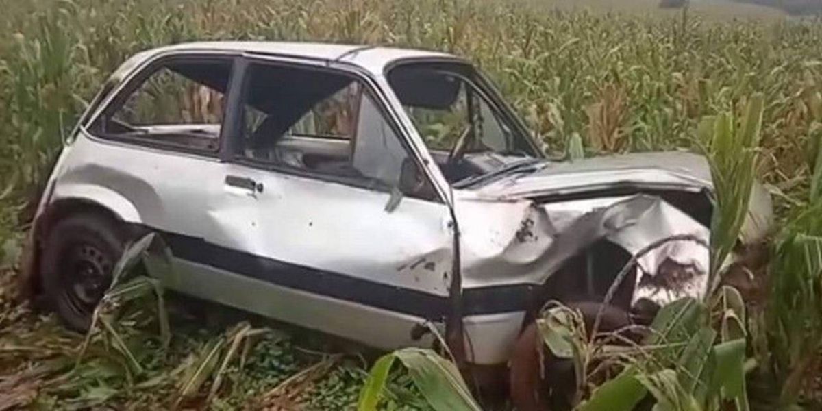 Monza com placas de Palotina fica destruído em acidente entre Assis e Jesuítas