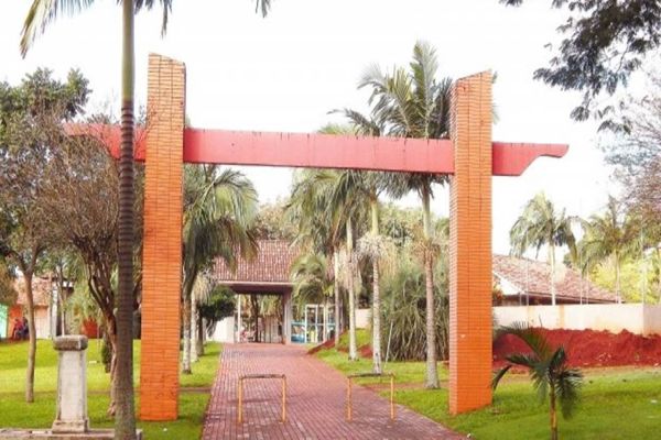 Comerciantes de Cafelândia fazem protesto contra o Governo por ações de isolamento