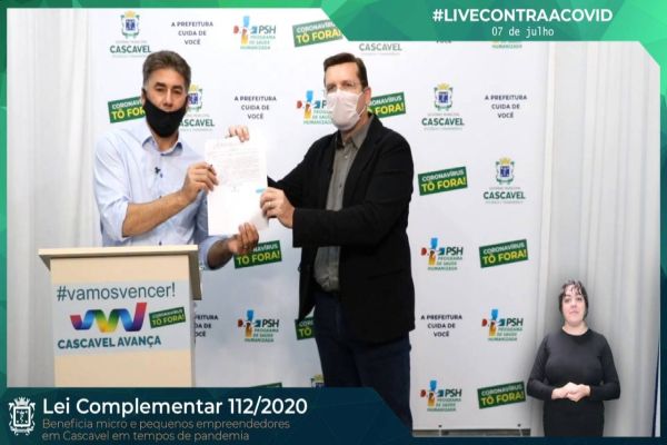 Imagem referente a notícia: Compras e licitações: Paranhos sanciona lei que traz tratamento diferenciado para empresas locais