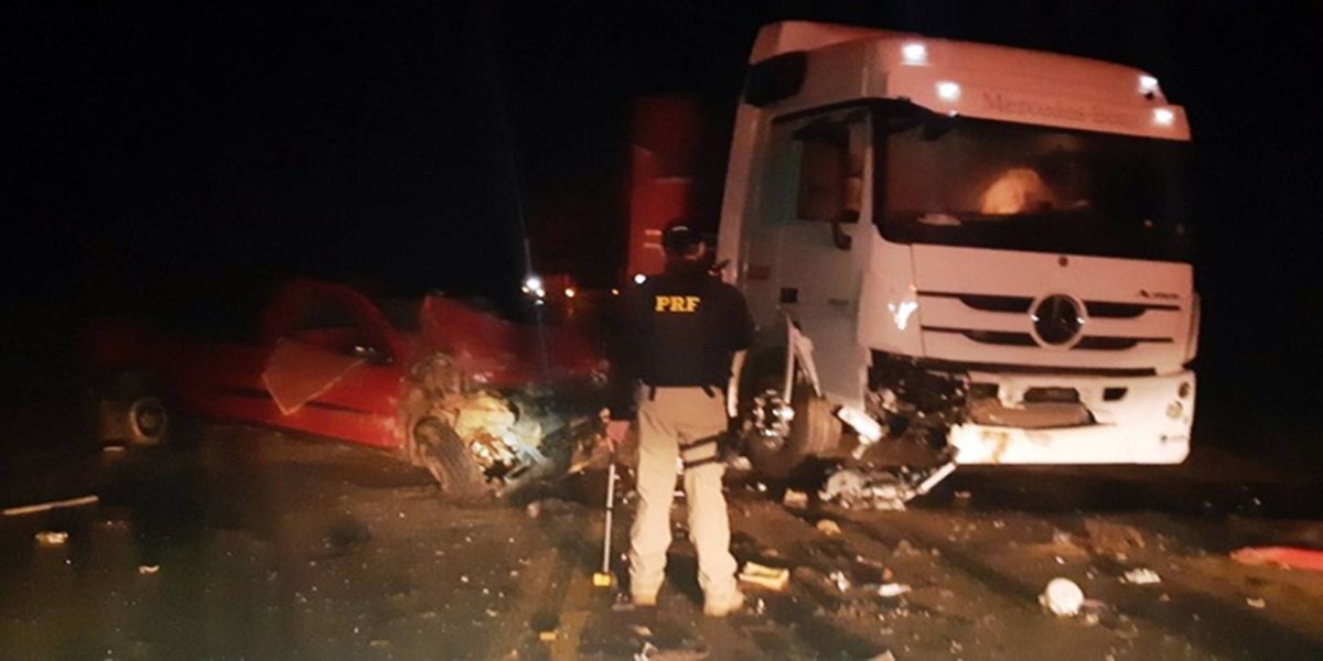 Homem morre após colisão frontal na BR-153