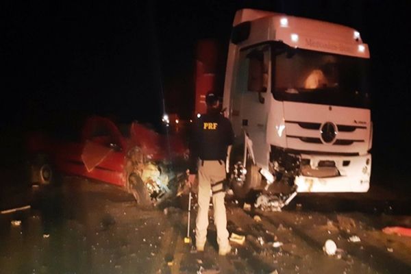 Homem morre após colisão frontal na BR-153