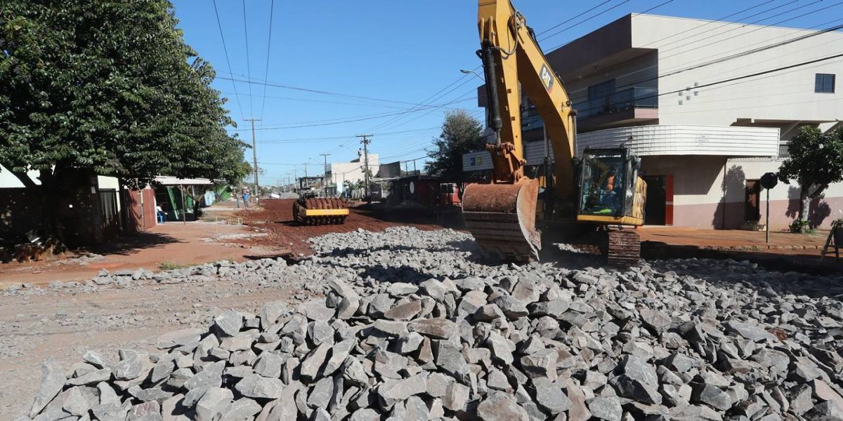 Obras a todo vapor: Máquinas estão na pista para reurbanização da Avenida Itália