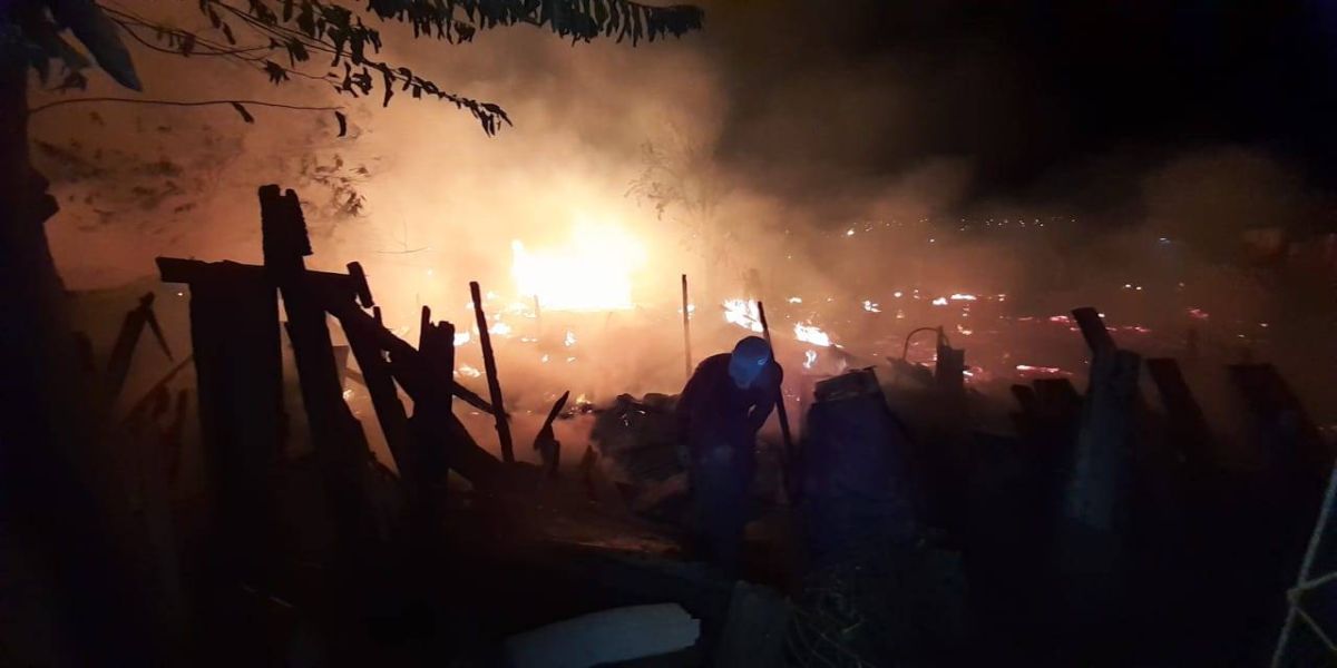 Prefeitura auxilia famílias atingidas por incêndio no Interlagos